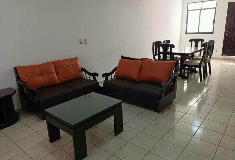 Acogedora Recamara En Interior De Casa Habitación