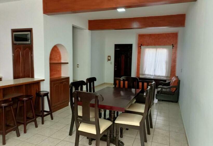 Acogedora Recamara En Interior De Casa Habitación