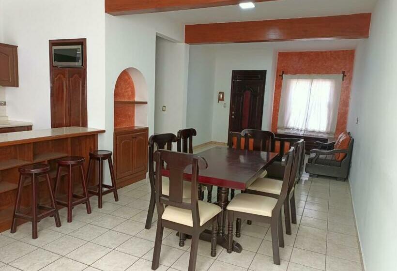 Acogedora Recamara En Interior De Casa Habitación