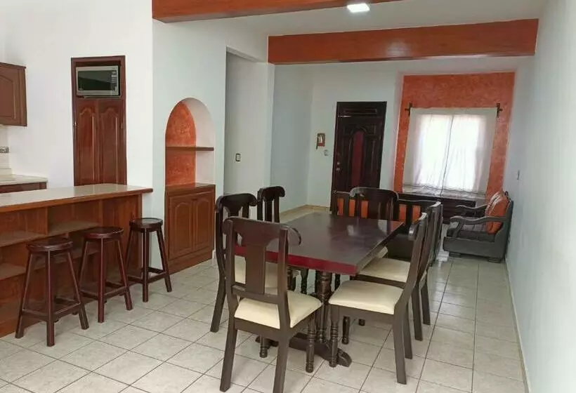 Acogedora Recamara En Interior De Casa Habitación