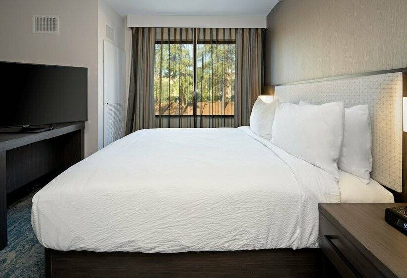 Отель Residence Inn By Marriott Chatsworth