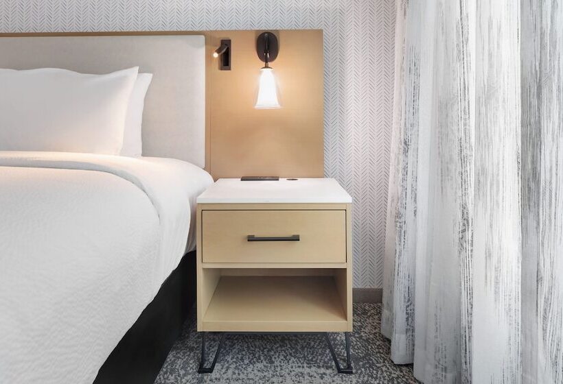 Отель Residence Inn By Marriott Chatsworth