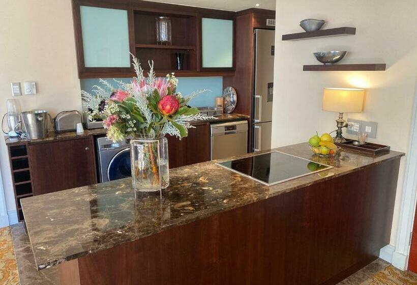 בית מלון כפרי Taj Executive Suites, Private Residence