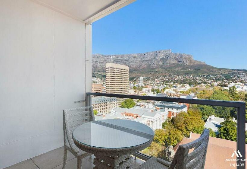 בית מלון כפרי Taj Executive Suites, Private Residence