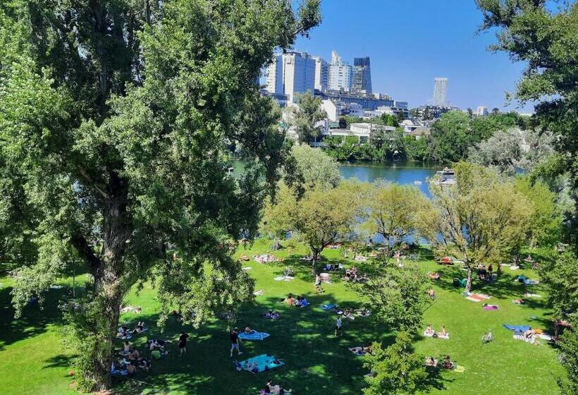 Vienna International Center Apartment