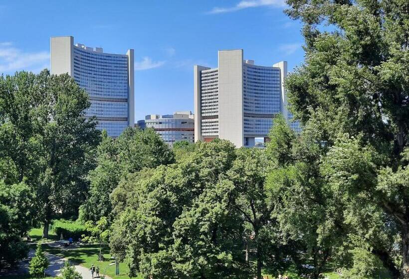 Vienna International Center Apartment