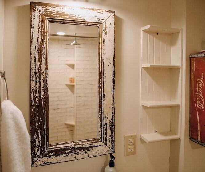 민박 Galvanized America Inn & Art Gallery