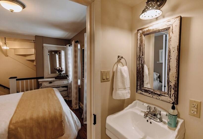 민박 Galvanized America Inn & Art Gallery