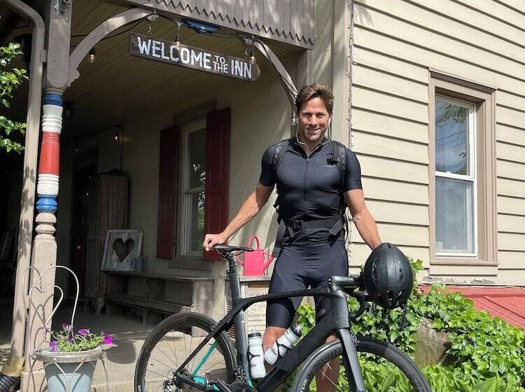 민박 Galvanized America Inn & Art Gallery