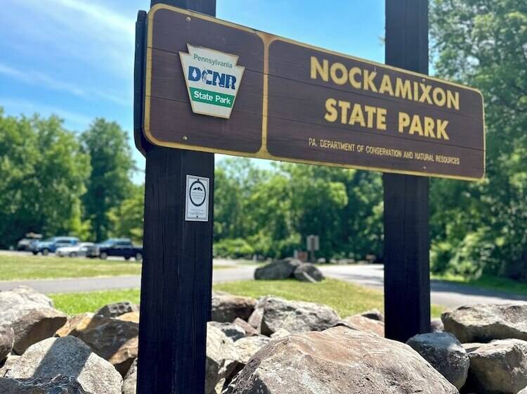 민박 Galvanized America Inn & Art Gallery