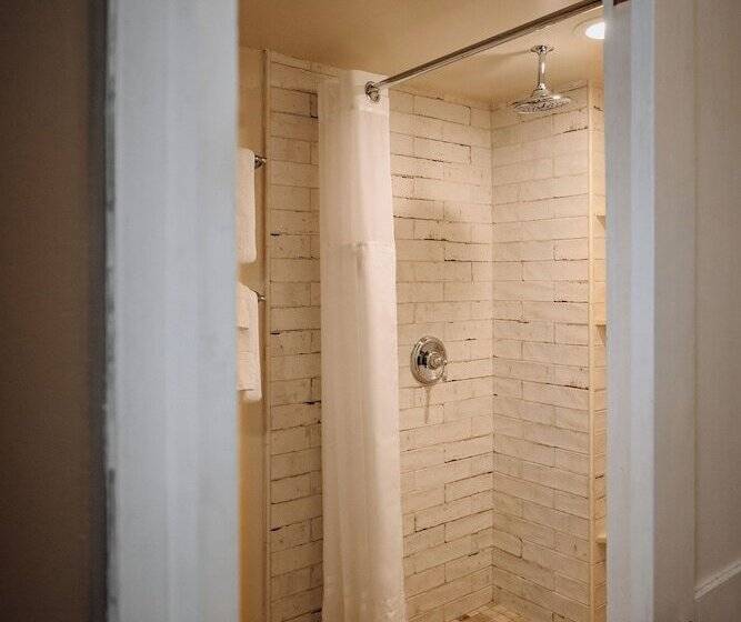 민박 Galvanized America Inn & Art Gallery