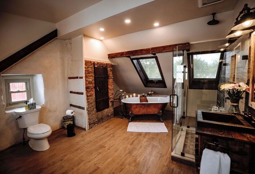 민박 Galvanized America Inn & Art Gallery