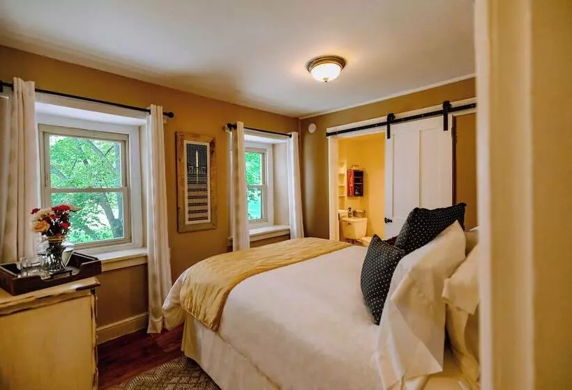 Aamiaismajoitus (B&B) Galvanized America Inn & Art Gallery