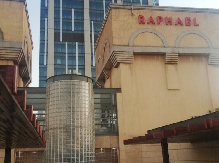 Отель Luxury Apartment In Raphael Penthouse Suite