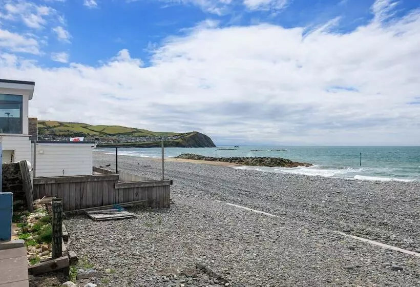Borth Family House On The Beach Sleeps 7
