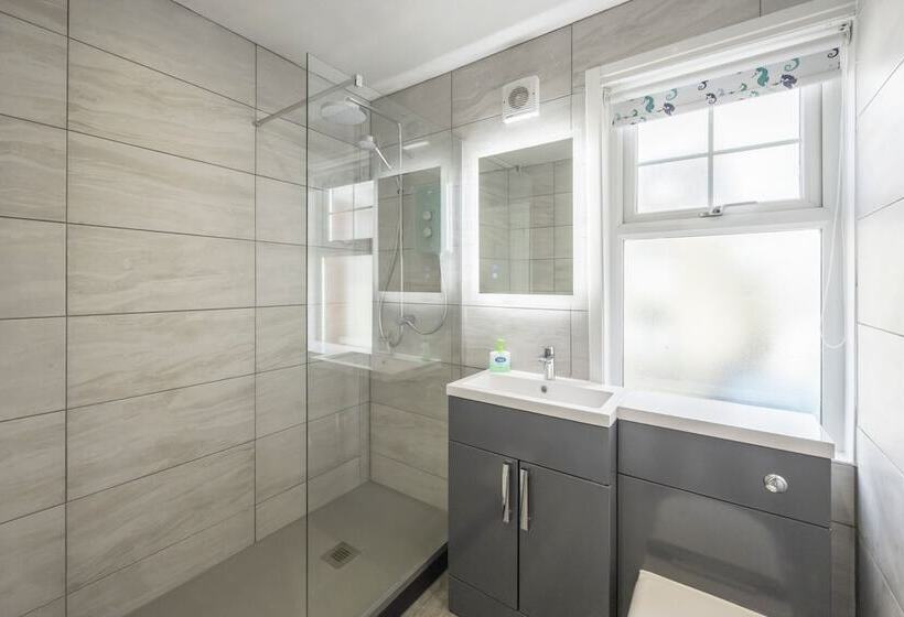 Borth Family House On The Beach Sleeps 7