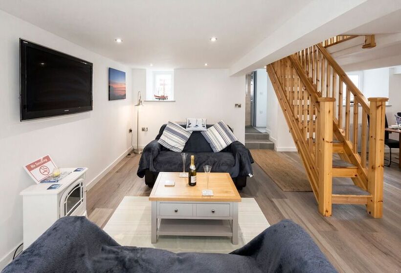 Borth Family House On The Beach Sleeps 7