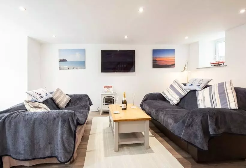 Borth Family House On The Beach Sleeps 7