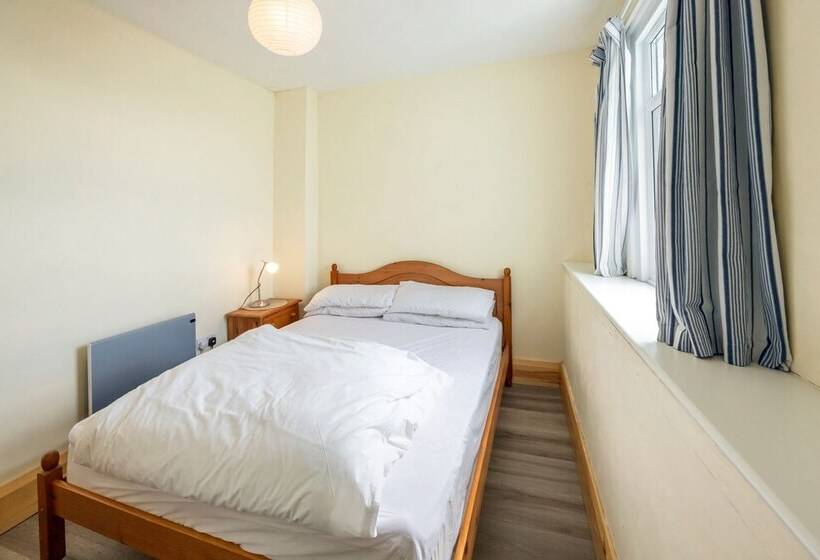 Borth Family House On The Beach Sleeps 7