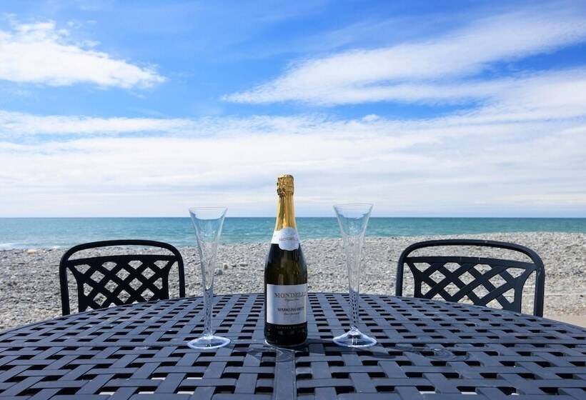 Borth Family House On The Beach Sleeps 7