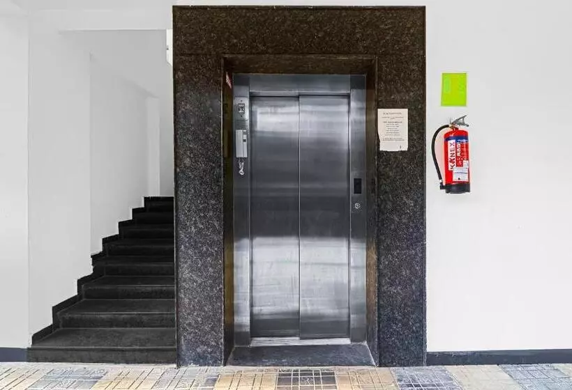 Hotelli O Royal Stay Near Mantra Mall
