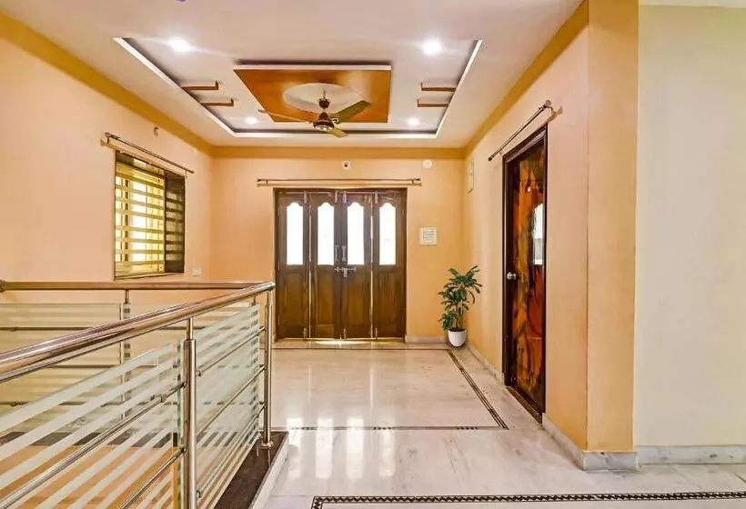 Hotelli O Royal Stay Near Mantra Mall
