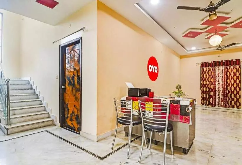 Hotelli O Royal Stay Near Mantra Mall