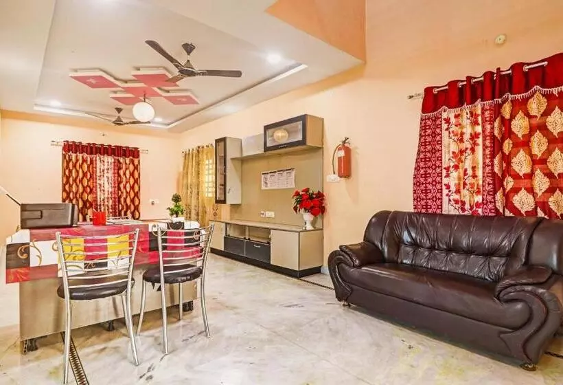 Hotelli O Royal Stay Near Mantra Mall