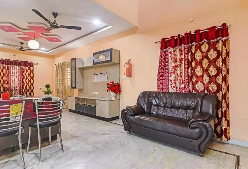 Hotelli O Royal Stay Near Mantra Mall