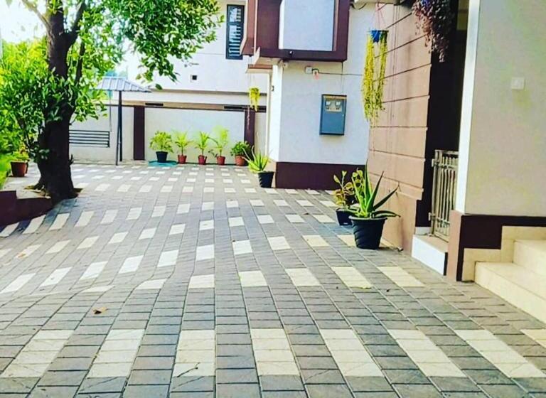 פנסיון His Grace Villas