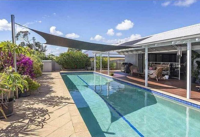 Pool & Putt Paradise, Family Friendly, Pool, Wifi