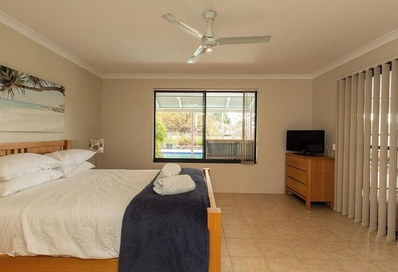 Pool & Putt Paradise, Family Friendly, Pool, Wifi