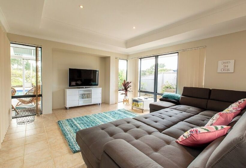 Pool & Putt Paradise, Family Friendly, Pool, Wifi