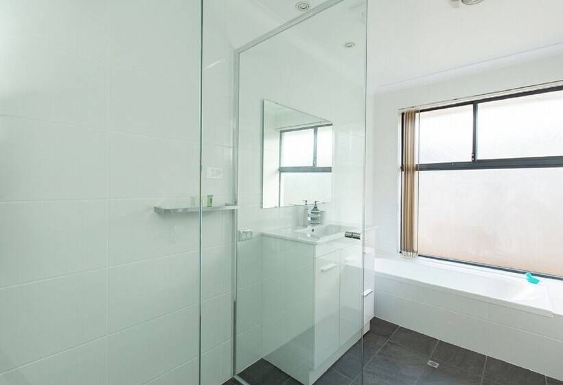 Pool & Putt Paradise, Family Friendly, Pool, Wifi