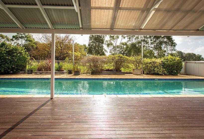 Pool & Putt Paradise, Family Friendly, Pool, Wifi