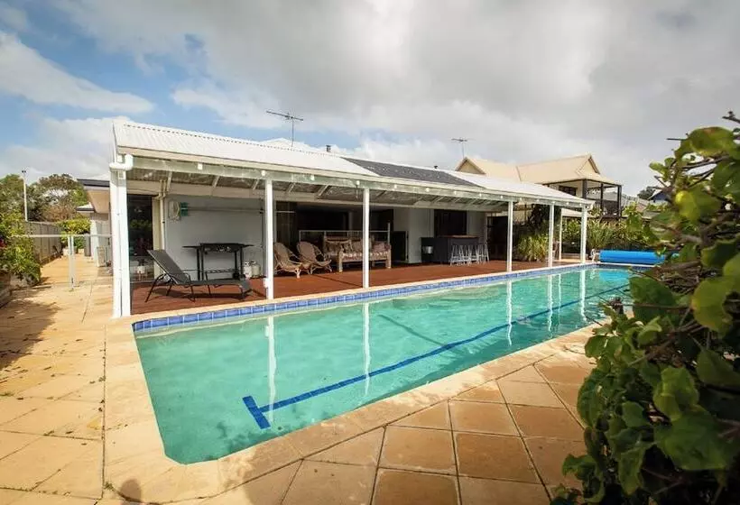 Pool & Putt Paradise, Family Friendly, Pool, Wifi