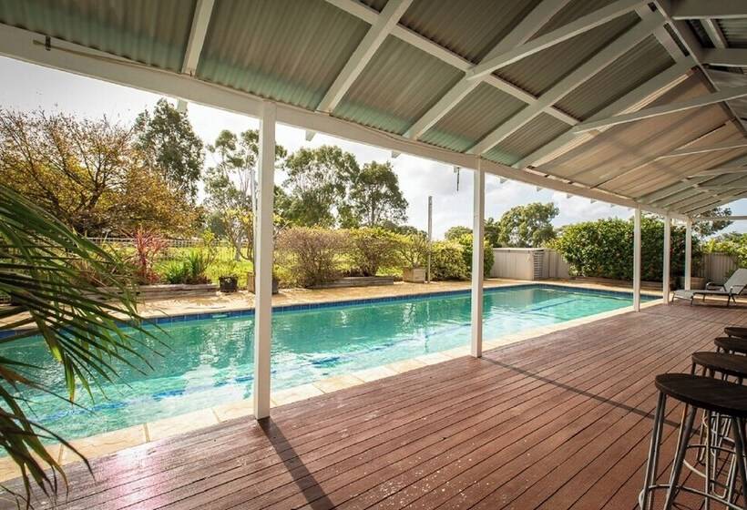 Pool & Putt Paradise, Family Friendly, Pool, Wifi