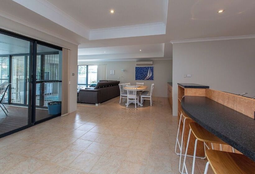 Pool & Putt Paradise, Family Friendly, Pool, Wifi