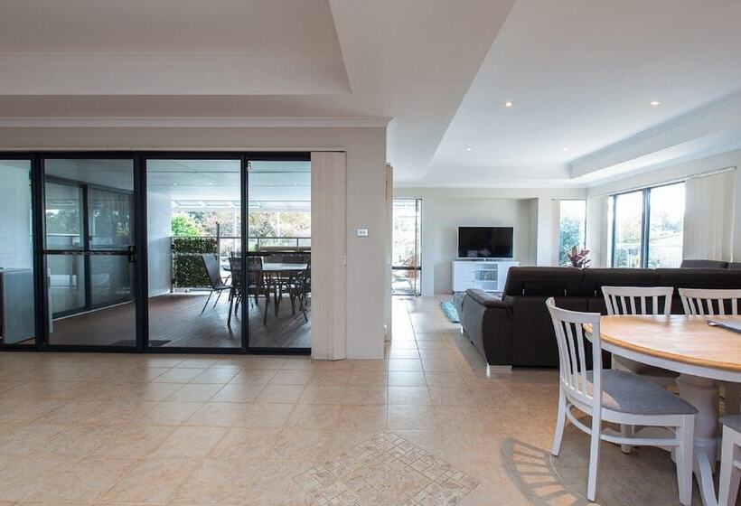 Pool & Putt Paradise, Family Friendly, Pool, Wifi