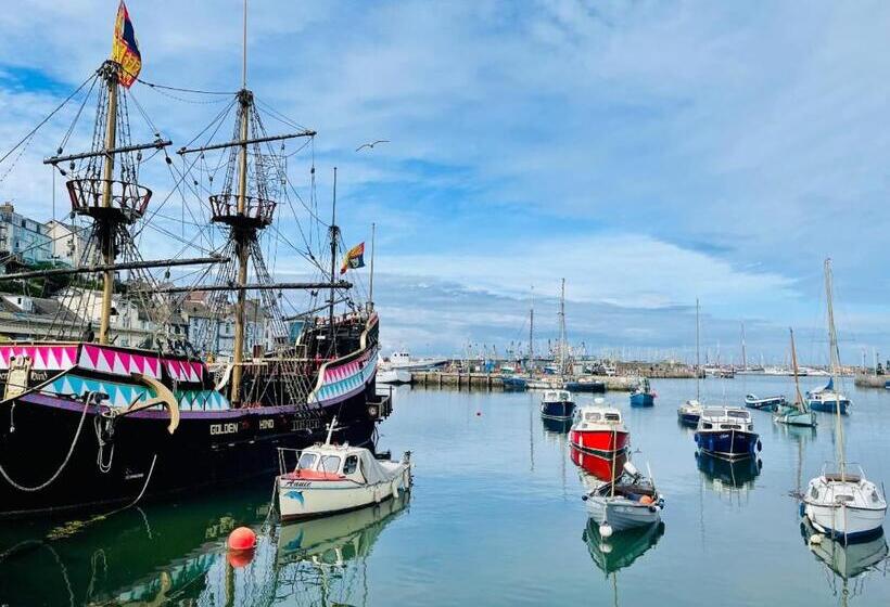 Captains Rest   2 Bedroom Apartment In The Heart Of Brixham