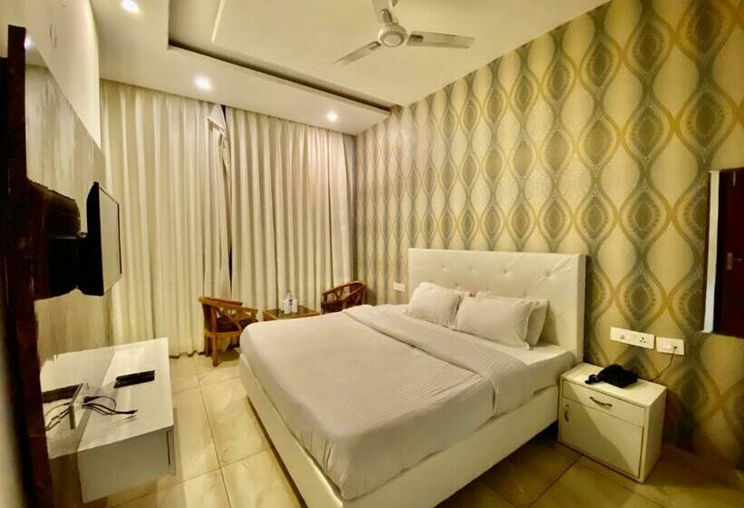 Hollywood   A Unit Of Sidham Group Of Hotels