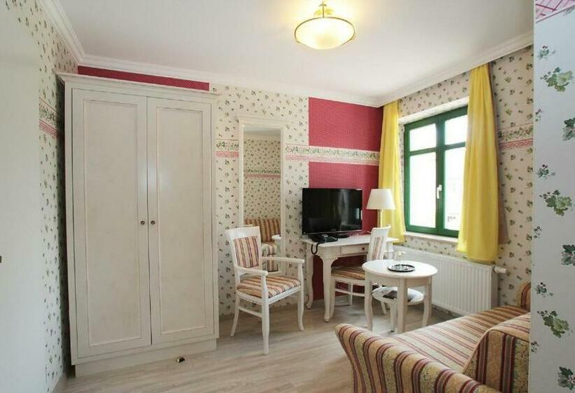 Отель Am Markt Altentreptow