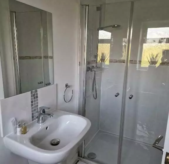 Majatalo Swan Retreat