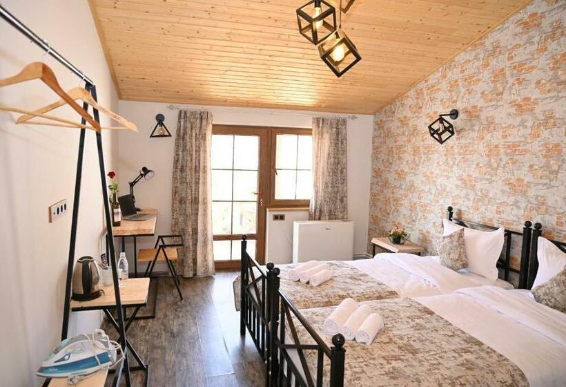 بنسيون Berkri Gastro Yard & Guest House