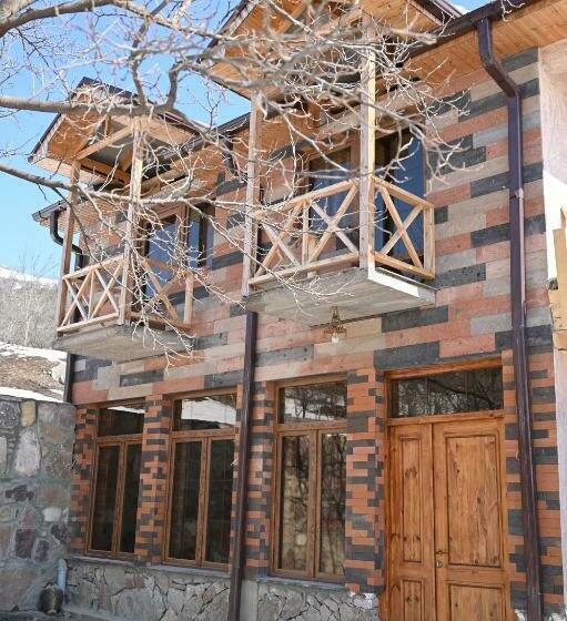بنسيون Berkri Gastro Yard & Guest House