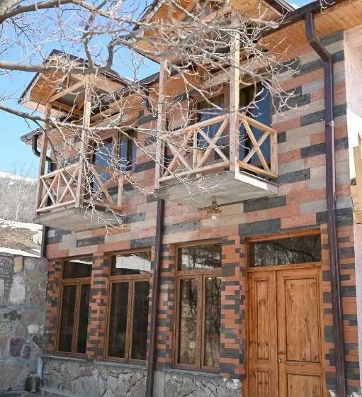 ペンション Berkri Gastro Yard & Guest House