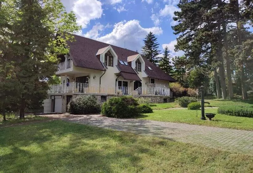 ペンション Imola Garden Vendégház