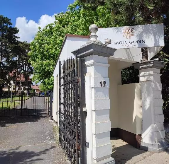 ペンション Imola Garden Vendégház