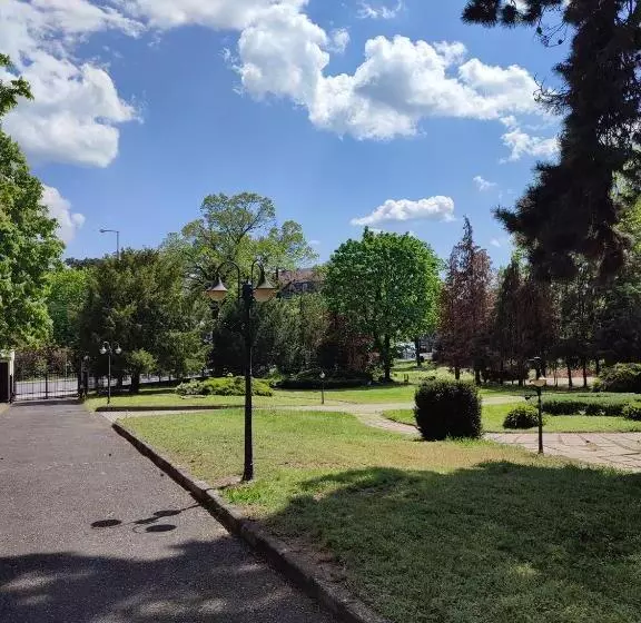 ペンション Imola Garden Vendégház