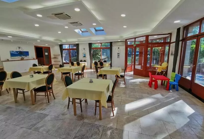 ペンション Imola Garden Vendégház